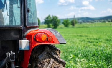 Talleres de reparación y mantenimiento de vehículos agrícolas, sustitución de piezas y más.